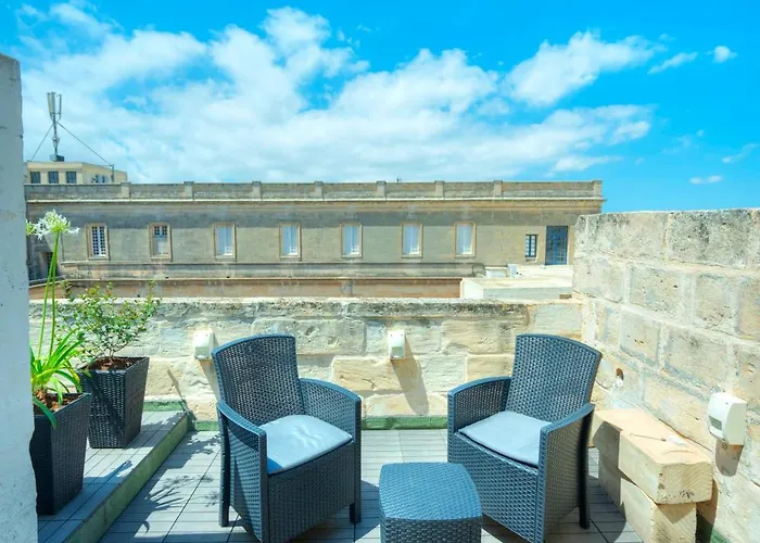Traditional Townhouse, Terrace Near Valletta Weng1-1