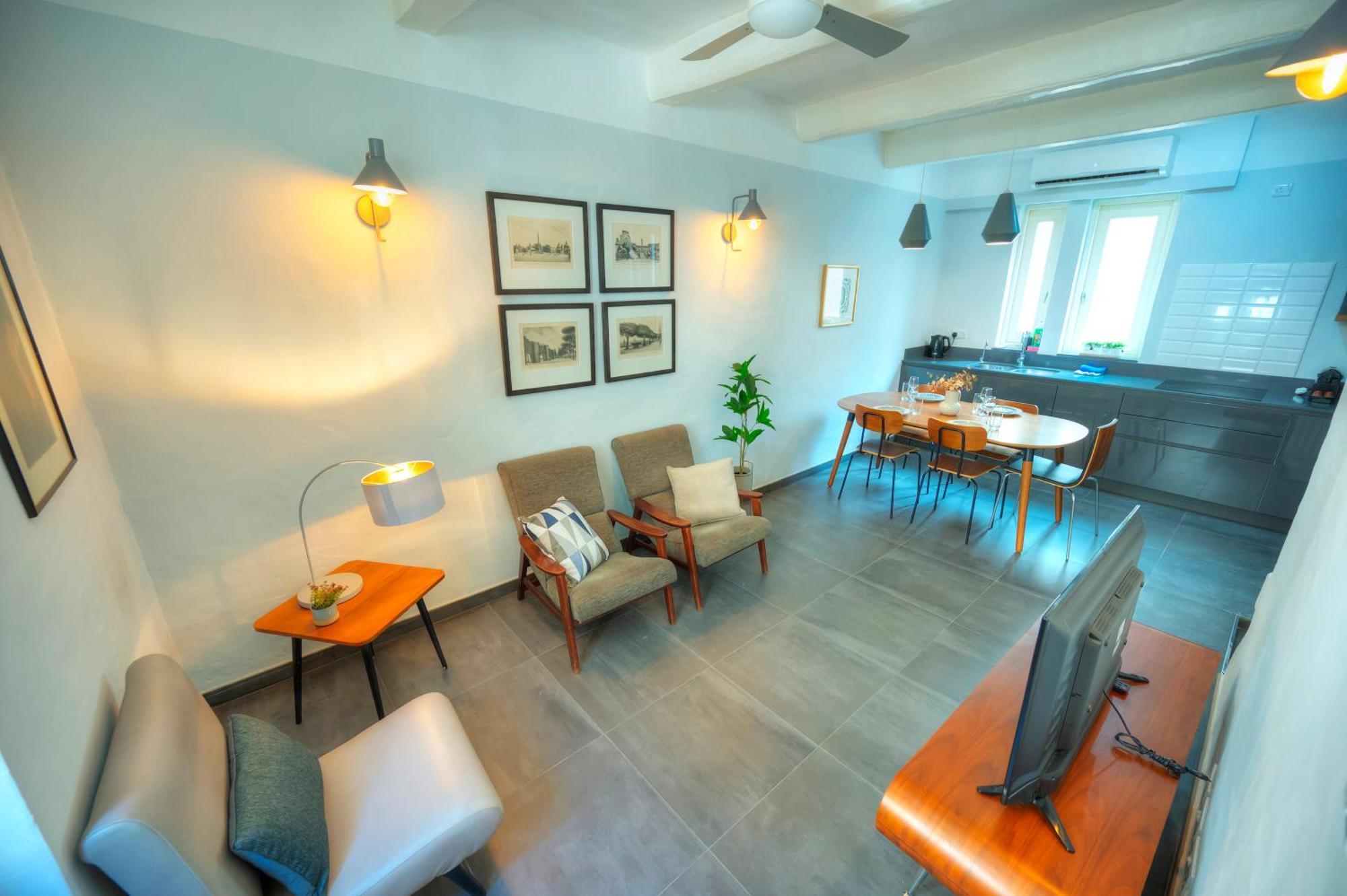 Traditional Townhouse, Terrace Near Valletta Weng1-1